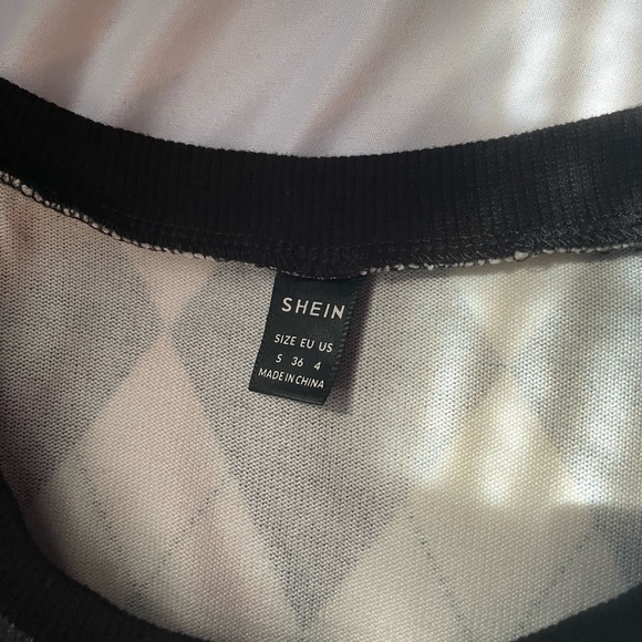 SHEIN top bundle. - Picture 4 of 5